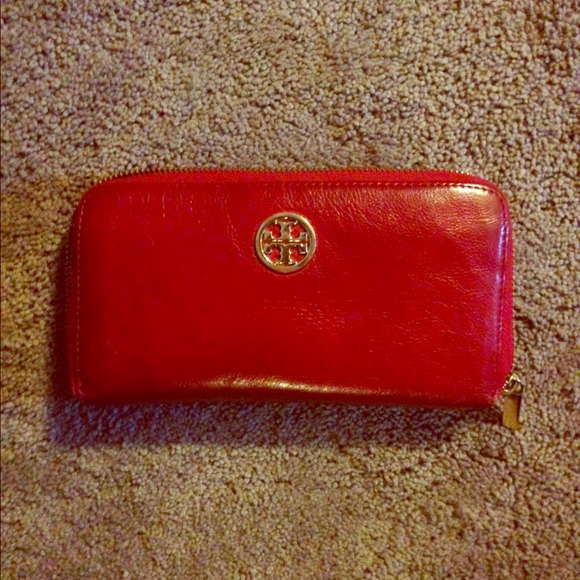 Authentic Tory Burch Zip Around Continental Wallet