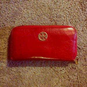 Authentic Tory Burch Zip Around Continental Wallet