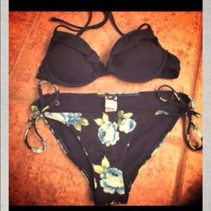 Gilly hicks bikini size small push up