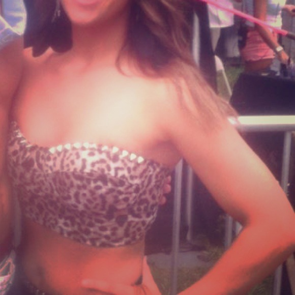 Leopard studded crop top!