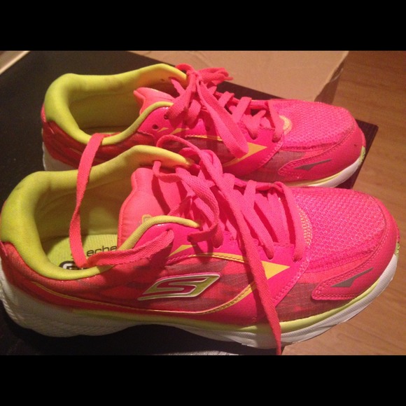 Skechers go run