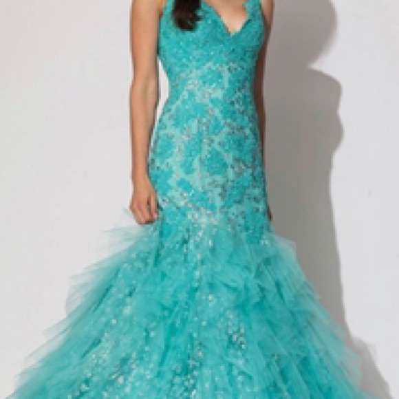 Prom dresses - Picture 3 of 4