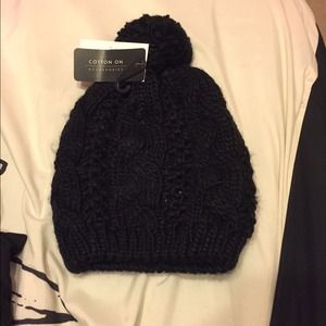 Black knit Pom beanie
