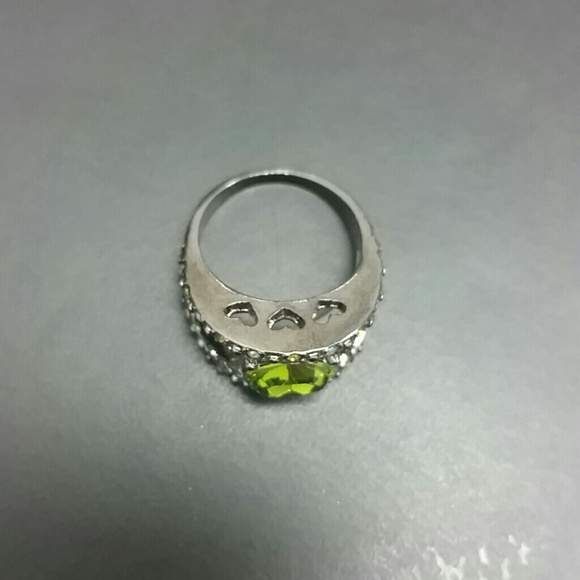 SOLD!!  Premier Designs Jewelry * Green Stone Ring - Picture 2 of 4