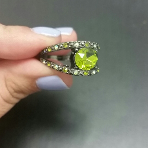 SOLD!!  Premier Designs Jewelry * Green Stone Ring - Picture 3 of 4