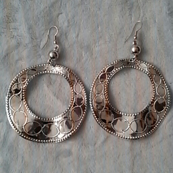 Bundle New earrings and bracelet