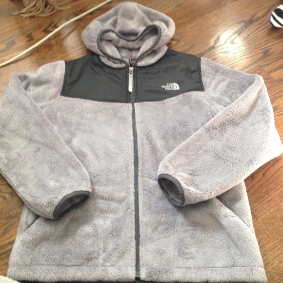 GREY FUZZY NORTH FACE
