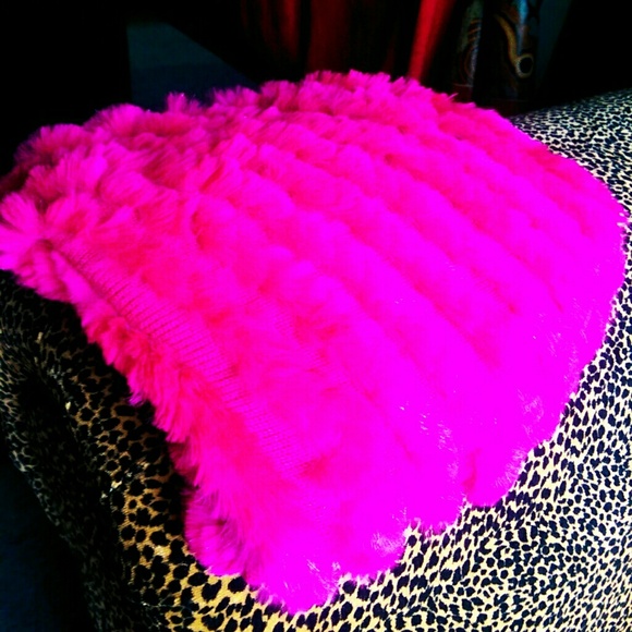 Pink Rabbit Fur Shawl - Picture 2 of 3