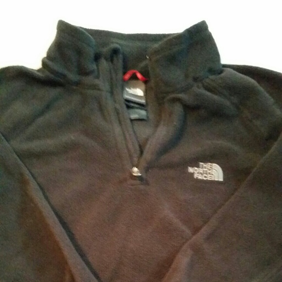 *Price lowered 24 hrs* Black half zip fleece