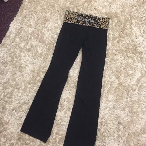 🔴SOLD VS PINK cheetah lace yogas