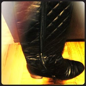 CHANEL high-knee leather boots!