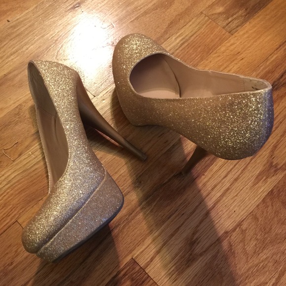 ⚡️ Gold Sparkle Heels 👠 - Picture 2 of 2