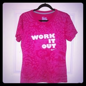 Nike hot pink top work it out