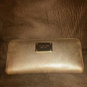 Carry your credit cards and money in style.