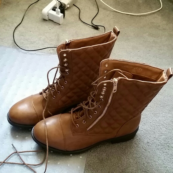 Combat boots
