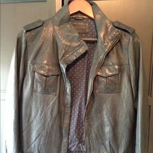 Super cool grey leather jacket 💞