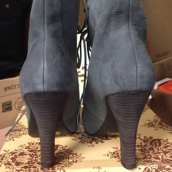 Grey lace-up  booties - Picture 3 of 3