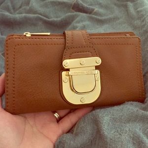 Michael Kors Buckled tan wallet