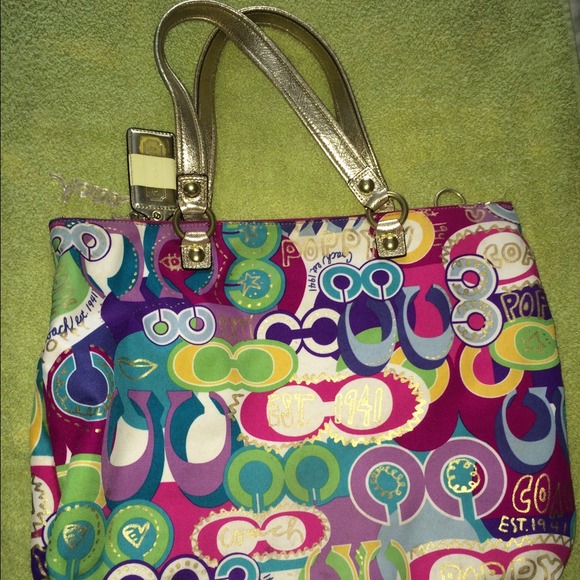 Coach - Picture 2 of 4