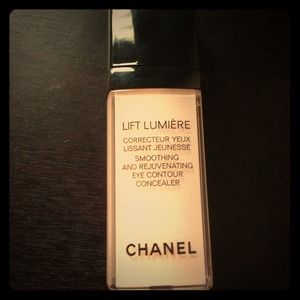 Chanel eye concealer