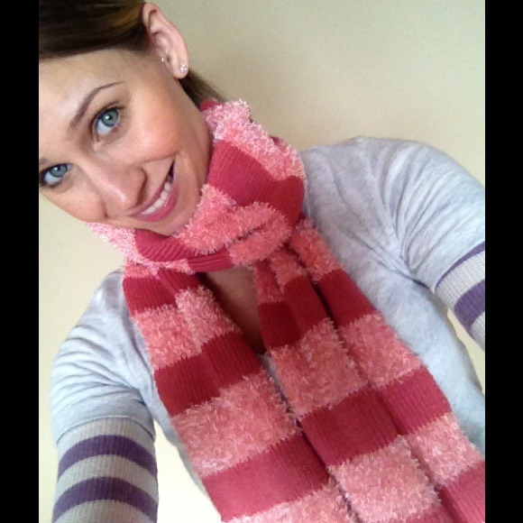 Talbots Accessories - SOLD ‼️‼️‼️Talbots Pink Scarf