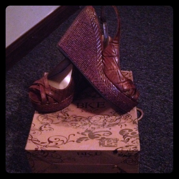 BKE Sole camel color croc wedges - Picture 1 of 4