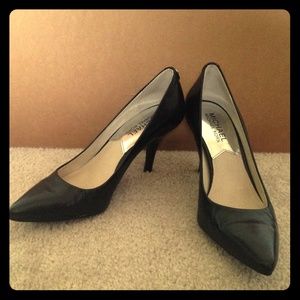 Black Micheal Kors pointed toe pumps.