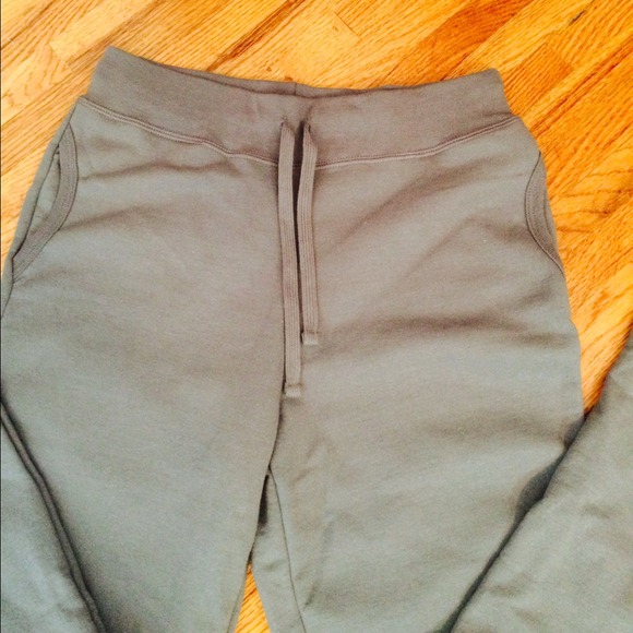 Grey sweatpants with pockets - Picture 2 of 3