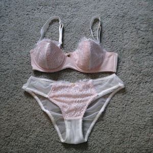New 32C ivory and pink bra with matching panty