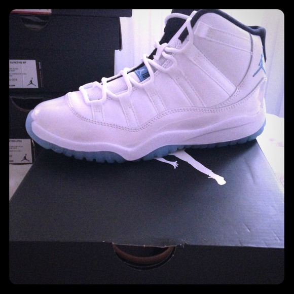 Jordan retro11 legend blue 3y
