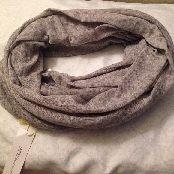 Scarve - Picture 3 of 3