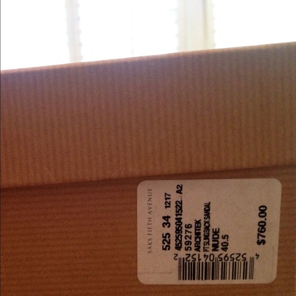 Christian Louboutin nude pumps with original box - Picture 3 of 4
