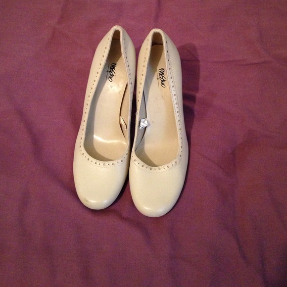 Nude heels - Picture 1 of 3