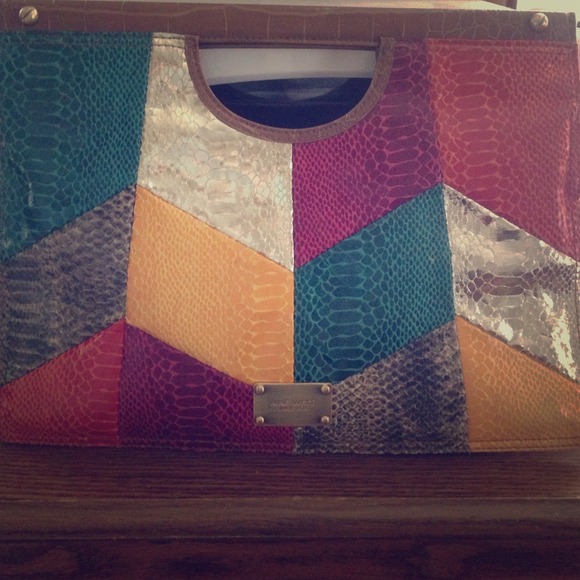 Make me an offer! 🌺🌺A Nine West Clutch Purse🌺🌺