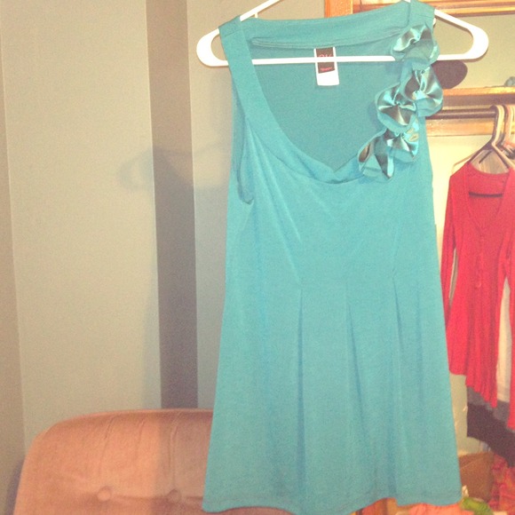 Make me an offer on this super cute dress shirt!