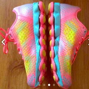 Woman's reebok XTRA support sneaker