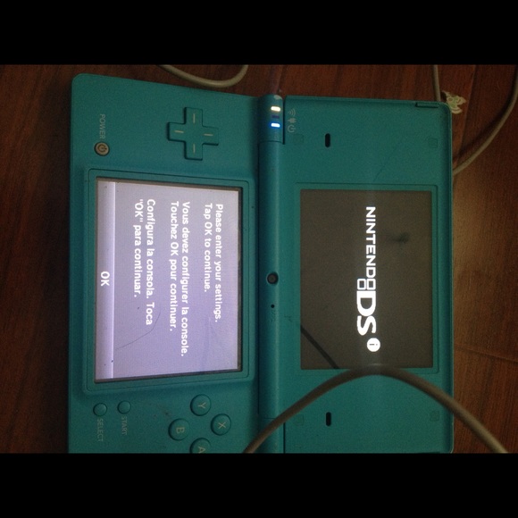 NINTENDO DSI - Picture 2 of 2