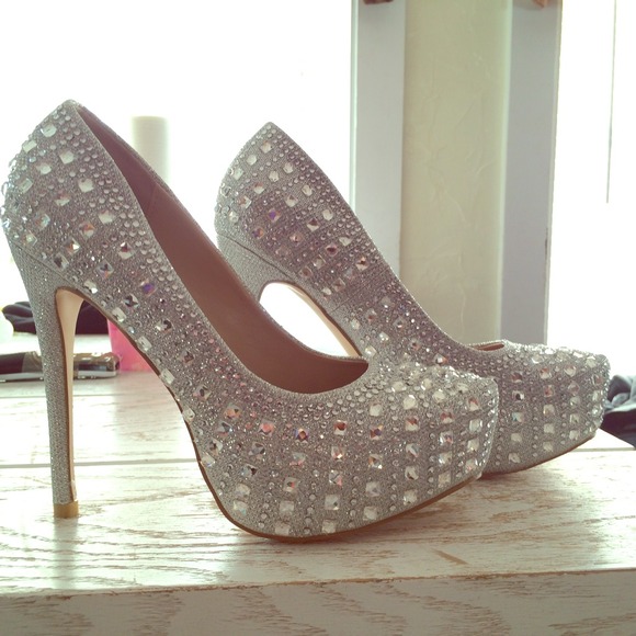 Sparkley rhinestones heel
