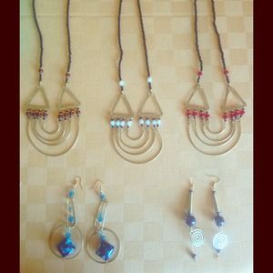 *Bundle* 3 Necklaces + 2 earrings. Handmade.