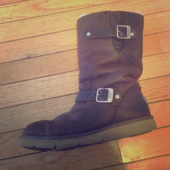 Ugg size 9 "Kensington" boots