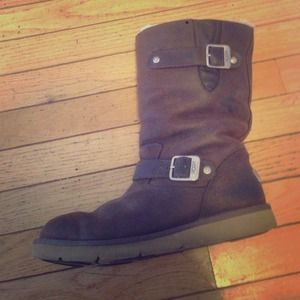 Ugg size 9 "Kensington" boots