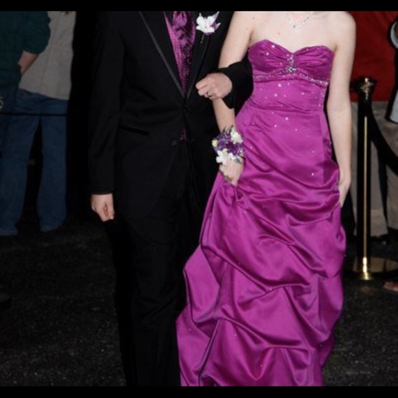 Purple ruffled Prom dress - Picture 4 of 4