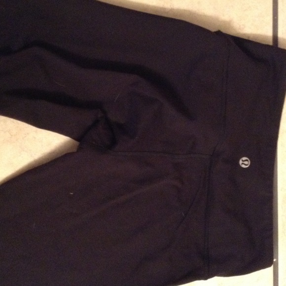 Lululemon black full length wonder under legging!