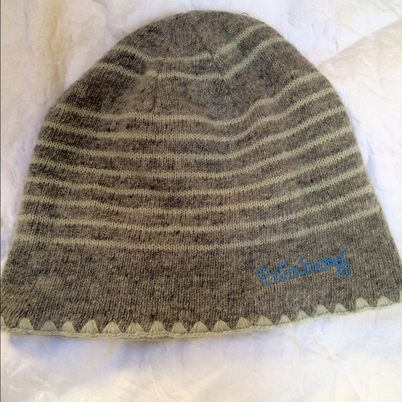 Billabong Hat and Scarf set - Picture 3 of 4