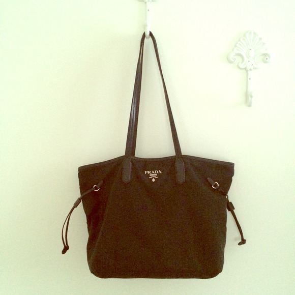 Must go! 100% Authentic Prada Tote