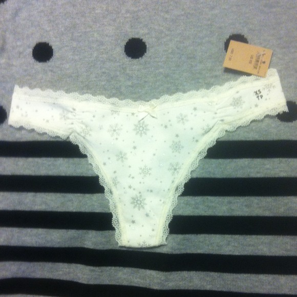 AEO Snowflake Panty❄️