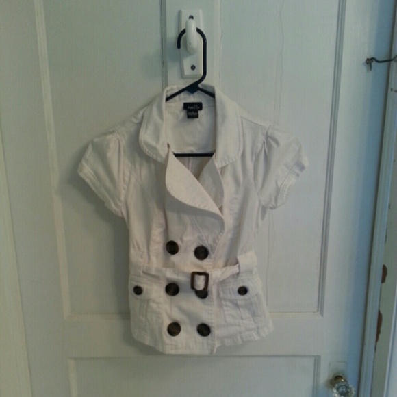 White short sleeve top