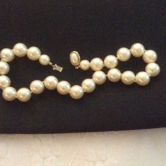 Oversized Pearl Necklace