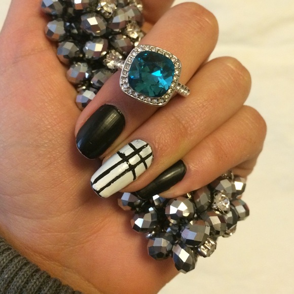 **Sale** Ring - Picture 2 of 3