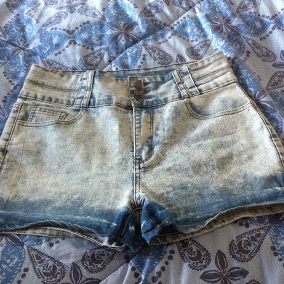 Shorts - Picture 1 of 2